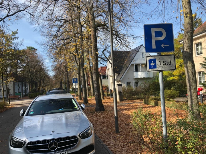 Ordnungsamt gegen Parksünder — dort drohen oft Knöllchen