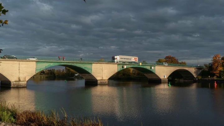 Ist die Stadtbrücke noch sicher? Neubau verzögert sich weiter