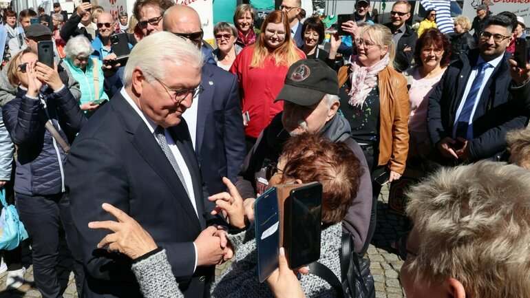 Steinmeier fordert Aufklärung rechtsextremer Vorfälle in Burg